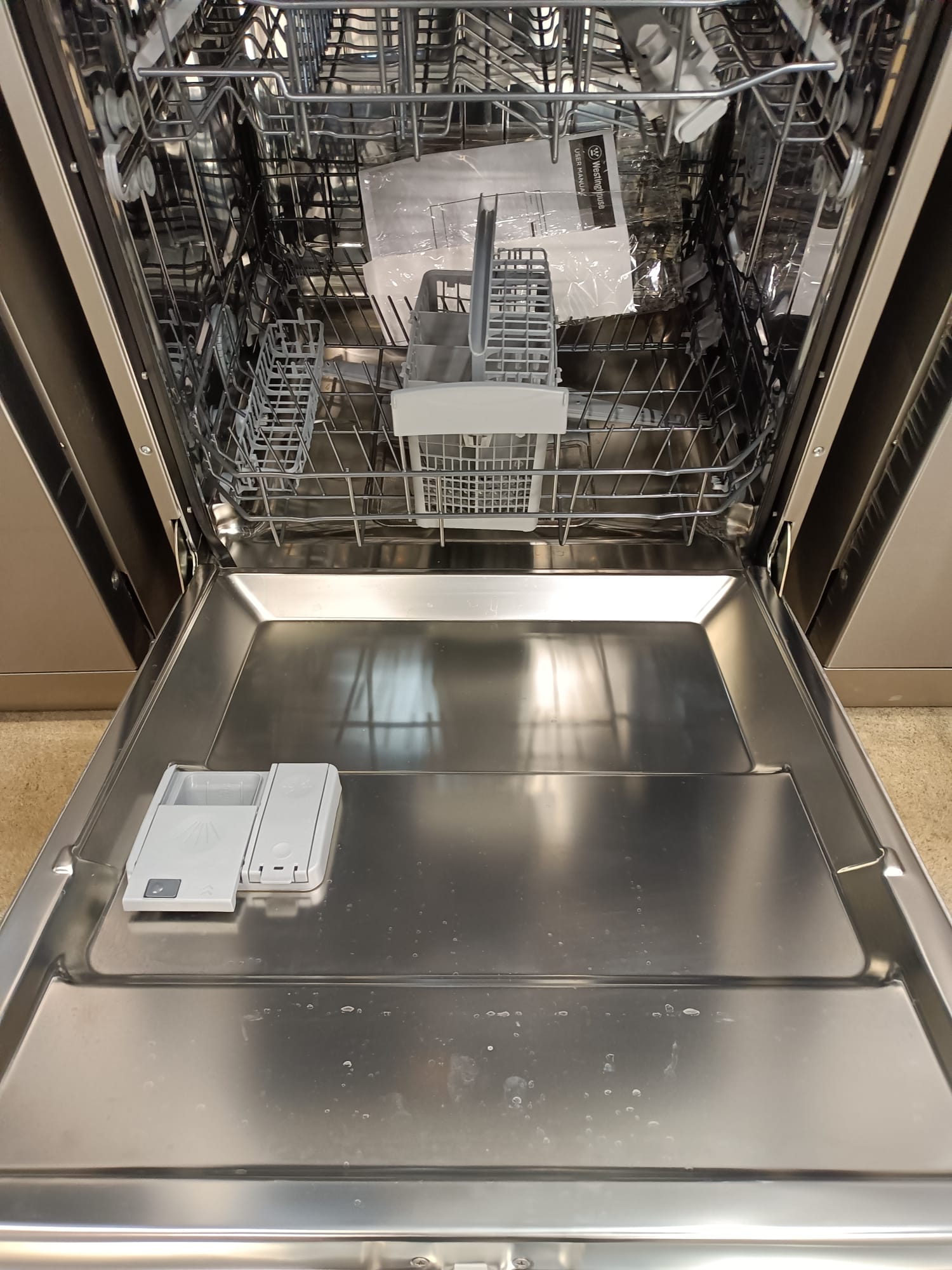 Westinghouse Freestanding Dishwasher - Appliances