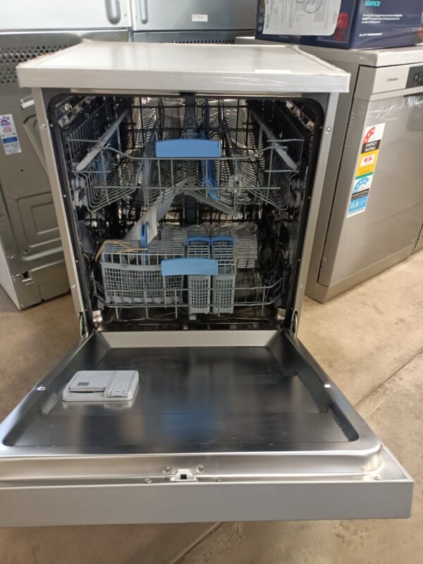 Westinghouse Freestanding Dishwasher - Image 2