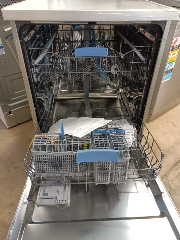 Westinghouse Freestanding Dishwasher - Image 3