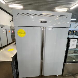 Commercial Upright Freezer – 940L (2 Door, Fan Cooling)