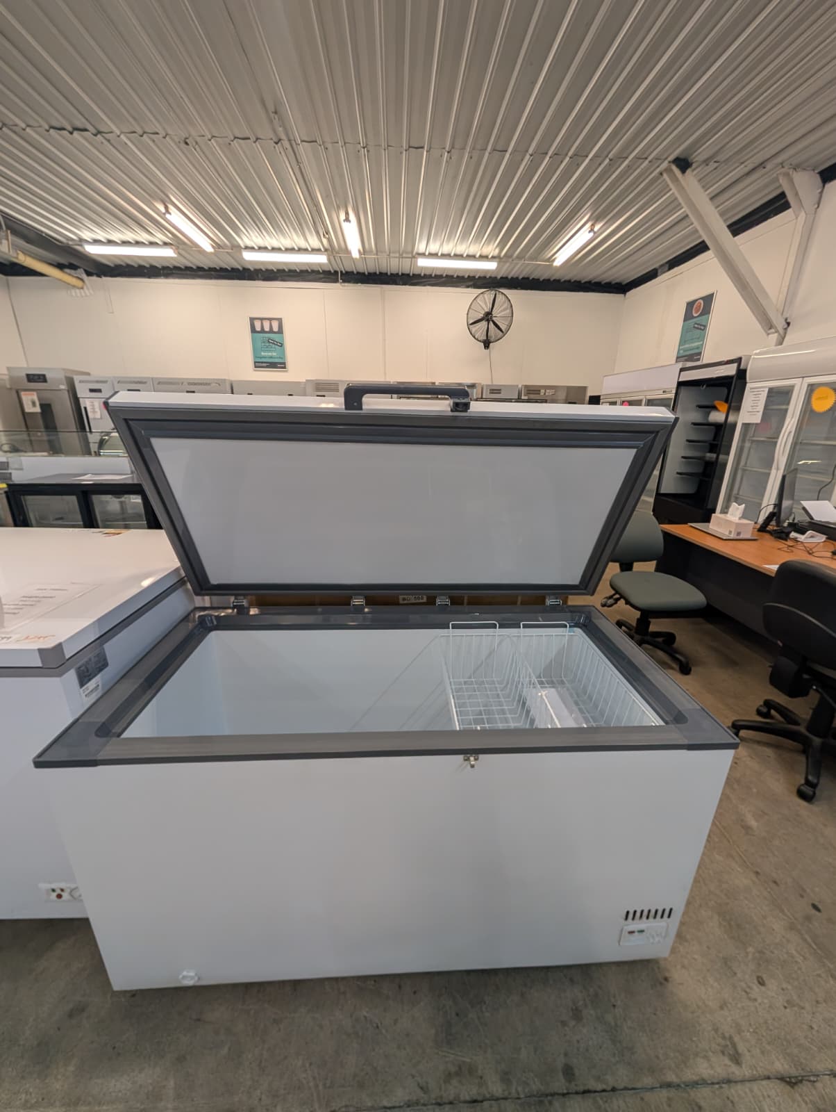 Commercial Chest Freezer- 600L (Model-BD600) - Image 5