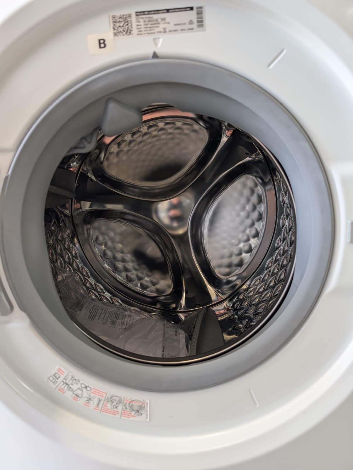 Electrolux 12kg Front Load Washing Machine UltimateCare- White - Image 6